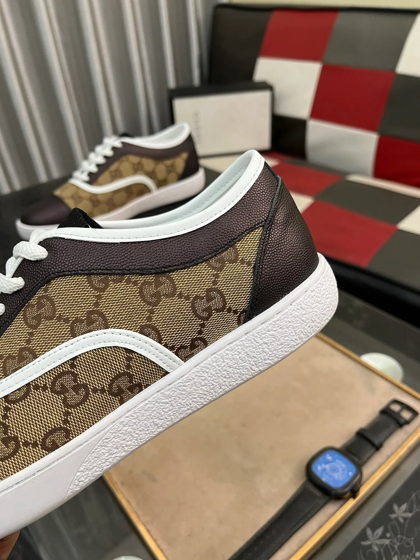 Men's shoes💰400⌚️⌚️[GUCCI] Gucci men's casual shoes are absolutely popular🔥The ultimate matching item for trendy men! The charm of super texture is unstoppable. This is the main recommendation. The upper is made of high-quality cowhide, with pig lining feet and wear-resistant rubber sole. It is noble and elegant! Extremely comfortable🎁🎁You can be as handsome as you want💪 Available in sizes 38-44 and 4️⃣colors available